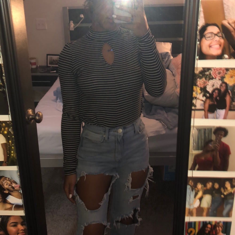 Black and white line Long sleeve shirt